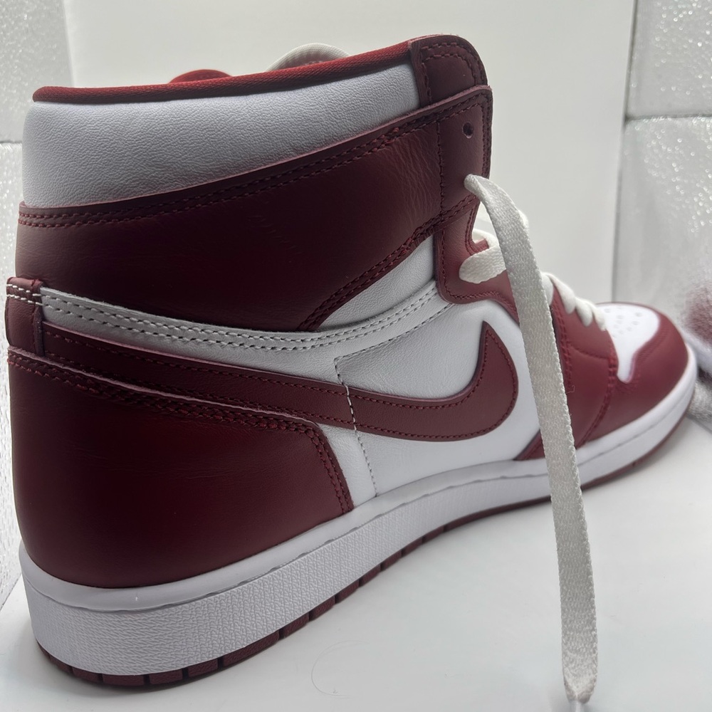 Air Jordan Retro 1 High OG Casual Shoes - Picture 2 of 7
